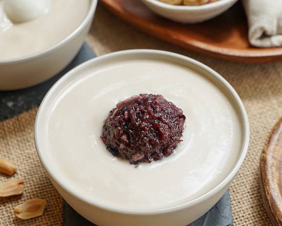 Cashew Peanut Soup with Black Glutinous Rice 腰果花生露配黑糯米